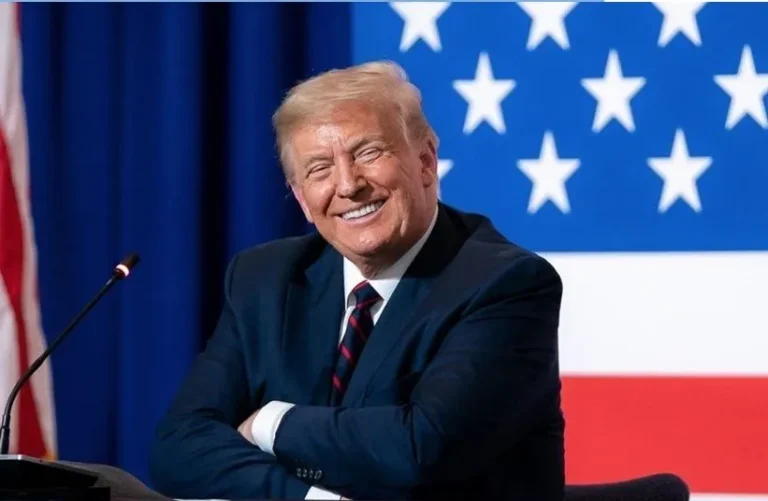 Trump comemora entrada em vigor de tarifas: ‘Bilhões de dólares estão agora fluindo para os EUA’