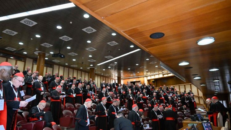 131 cardeais eleitores já estão em Roma. A partir de 6 de maio estarão na Santa Marta