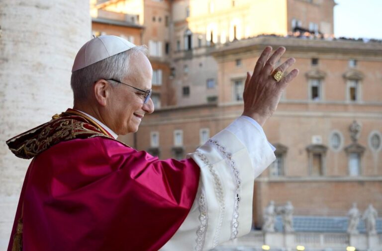 Papa Leão XIV toma posse da Basílica de São João Latrão como bispo de Roma