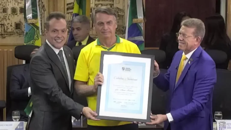 Bolsonaro volta a negar plano de golpe e afirma querer voltar à Presidência da República