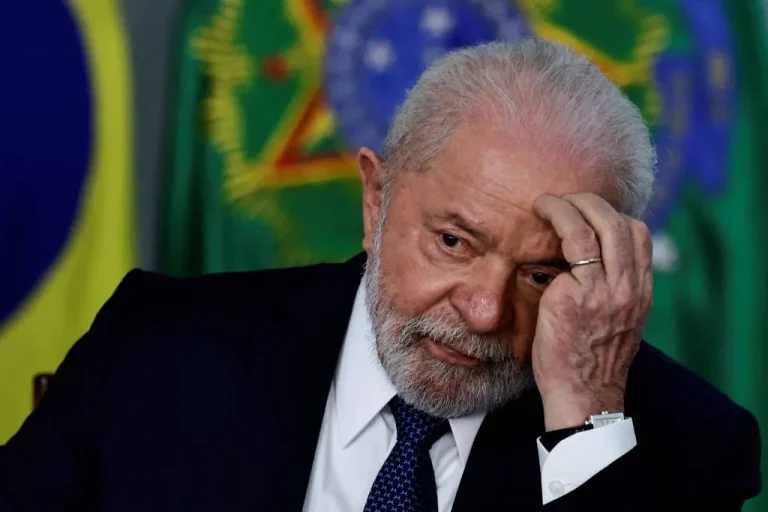 Governo Lula: desaprovação chega a 56%, revela instituto de pesquisa