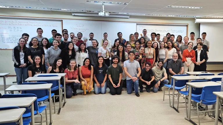 Ainda raras, missas começam a ganhar espaço em várias universidades públicas