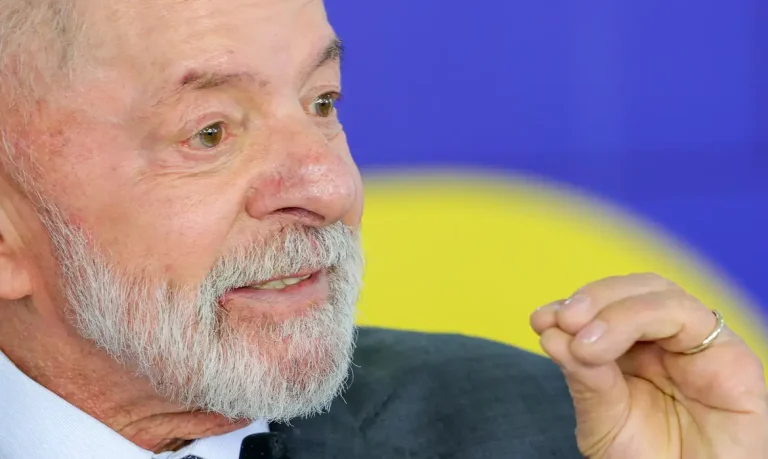 Lula defende aumento do IOF como forma de financiar gastos públicos