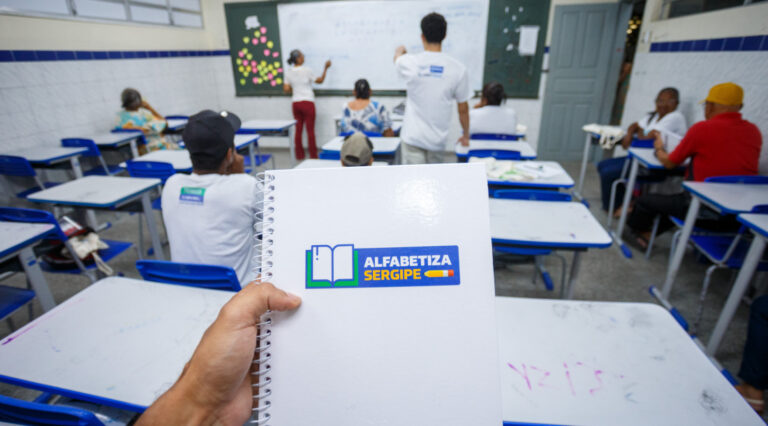 Taxa de analfabetismo entre pessoas com 15 e 60 anos registra nova redução em Sergipe