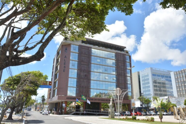 Deputados aprovam adicional de periculosidade e aumento no salário de policiais civis de Sergipe