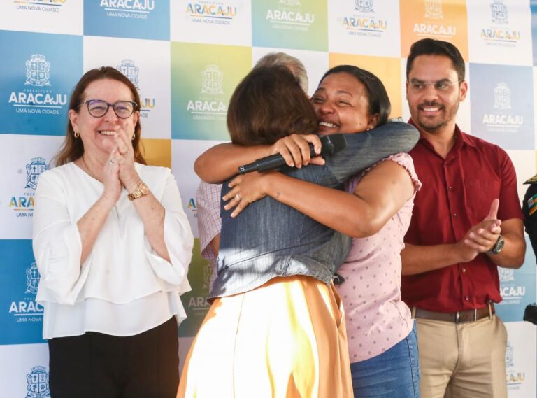 Prefeita Emília Corrêa entrega 244 unidades habitacionais do Residencial Mangabeiras