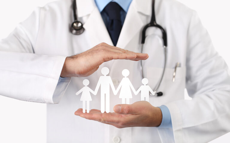 SUS abre concurso público para médicos de família, em todas as capitais, com salário de R$ 16,5 mil