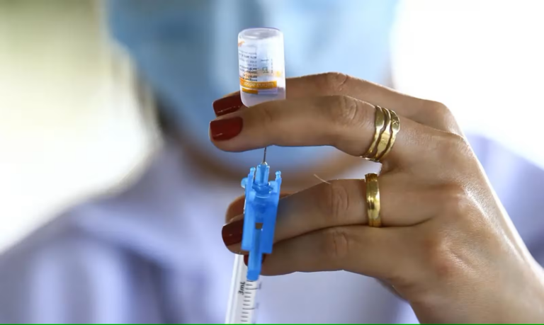 Anvisa avalia desenvolvimento de vacina contra gripe aviária para humanos