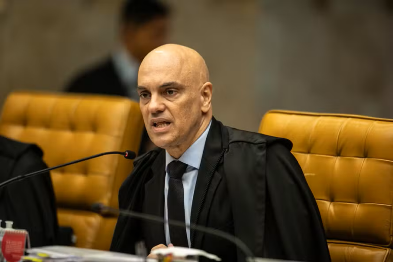 8/1: Moraes vota para condenar homem que sentou em sua cadeira a 17 anos de pena
