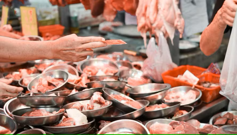 420 mil pessoas morrem anualmente por causa de comida contaminada, diz a ONU