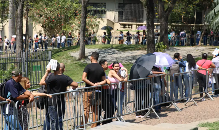 Desemprego tem menor taxa da série histórica no trimestre até maio, mas afeta 6,8 milhões