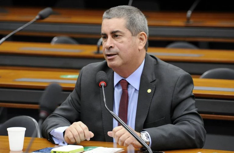 Coronel Tadeu toma posse na Câmara dos Deputados e afirma que representará eleitores de Zambelli
