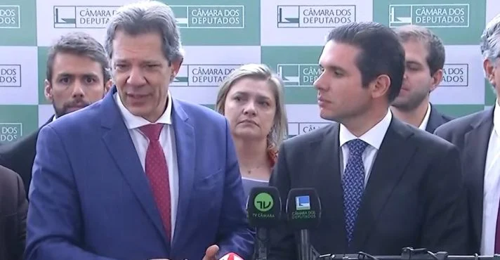 Derrota no decreto do IOF gera novo atrito entre ministro da Fazenda e presidente da Câmara
