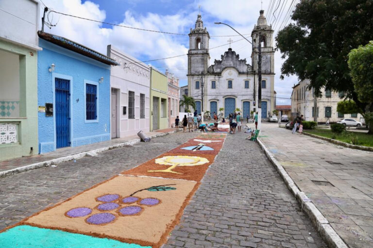 Saiba o significado dos tapetes coloridos presentes no feriado de Corpus Christi