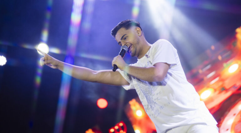 Gustavo Mioto está entre as atrações da noite desta sexta-feira (13), no Arraiá do Povo, em Aracaju