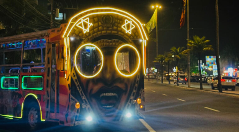 Sergipe inaugura Marinete do Forró, que vai circular diariamente pela Orla da Atalaia