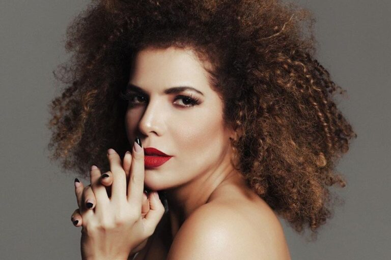 Nesta sexta-feira (6), Vanessa da Mata apresenta nova turnê em Aracaju