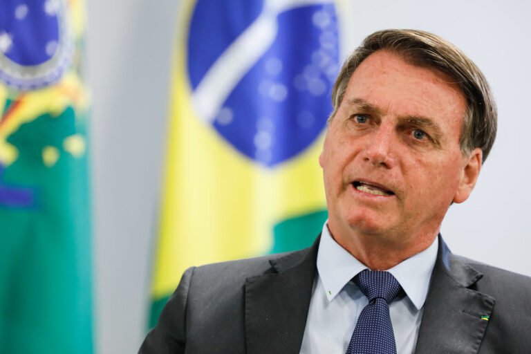 “Querem me destruir por completo”, afirma Bolsonaro, alvo de ações no STF