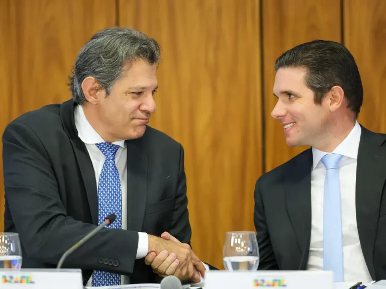 Governo e Congresso negociam “meio-termo” para aumento do IOF; entenda