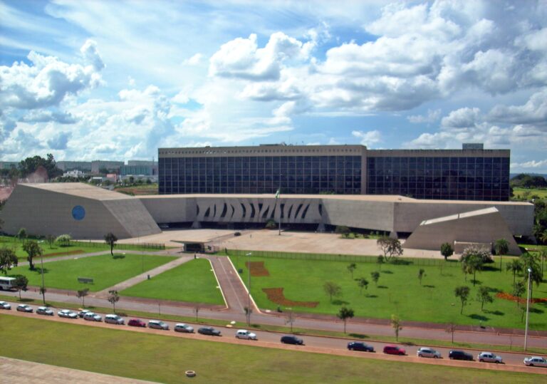 É sancionada lei que transforma cargos do Superior Tribunal de Justiça