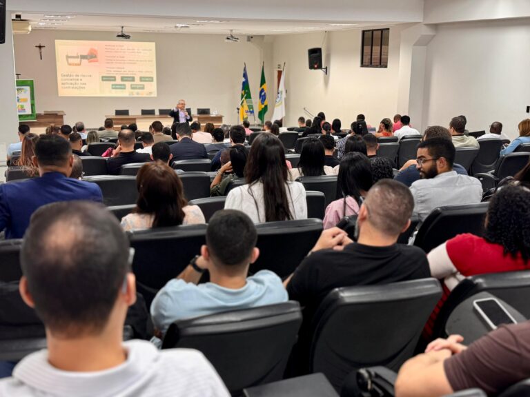 Capacitação promovida pela FAMES reúne agentes públicos para discutir a nova Lei de Licitações