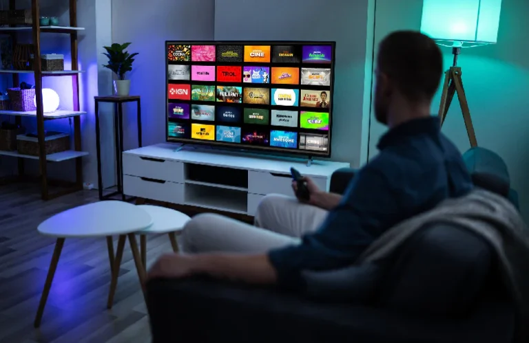 Mais de 40% dos lares brasileiros têm streaming; número de aderentes a TV por assinatura no país recua