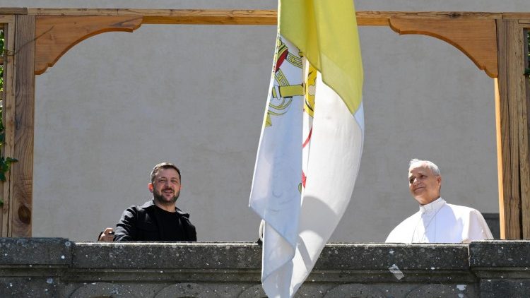 Papa Leão XIV se reúne com presidente da Ucrânia em Castel Gandolfo