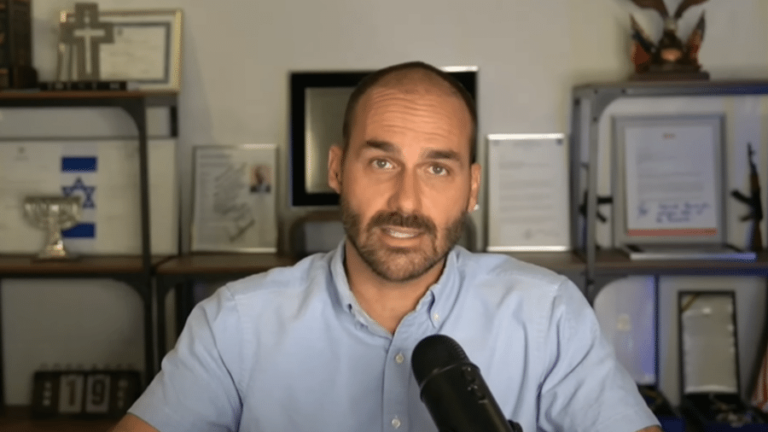 Eduardo Bolsonaro confirma ter tido Pix e contas bloqueadas por Moraes