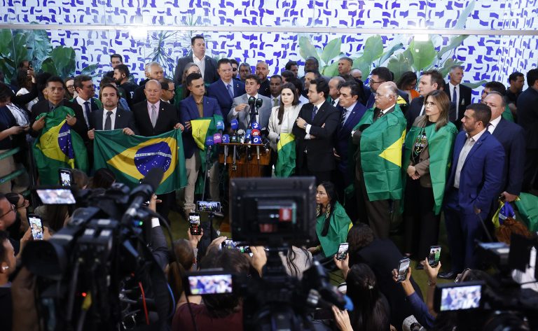 Oposição anuncia que votação de anistia será prioridade no 2º semestre