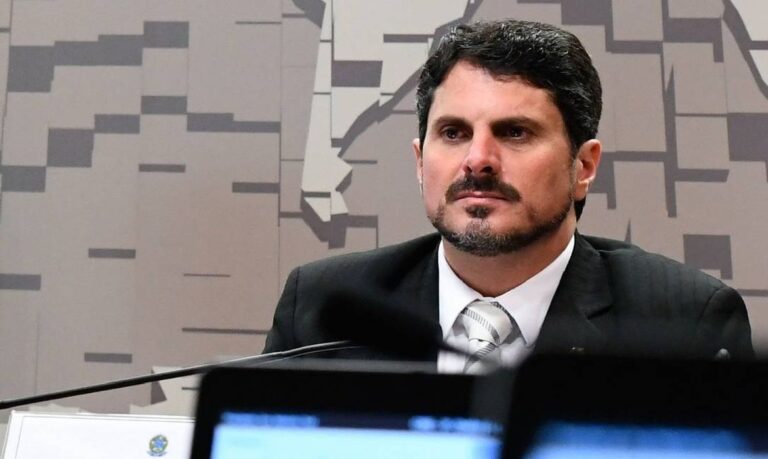 Moraes determina bloqueio de contas do senador Marcos do Val