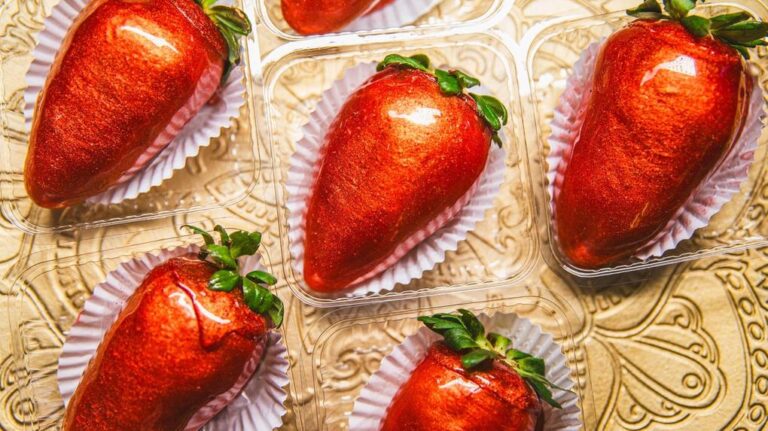 ‘Morango do Amor’ viraliza e pedidos registram alta de 2.300% no iFood