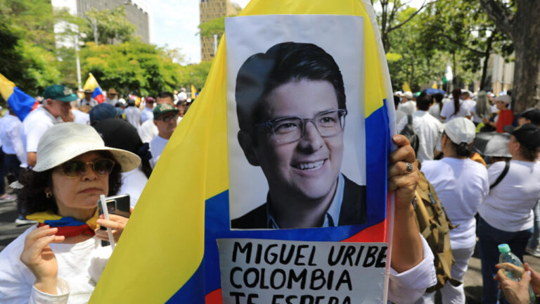 Menor que assassinou o senador e pré-candidato à Presidência da Colômbia, Miguel Uribe, é condenado a sete anos