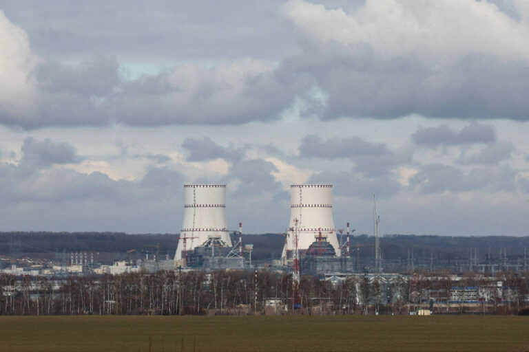 Ucrânia ataca com drones e causa incêndio em usina nuclear da Rússia