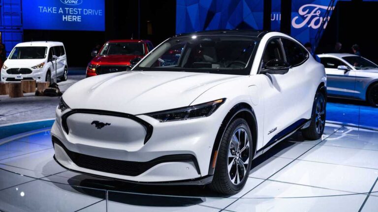 Ford anuncia modelo de montagem inédito para produção de veículos elétricos mais baratos