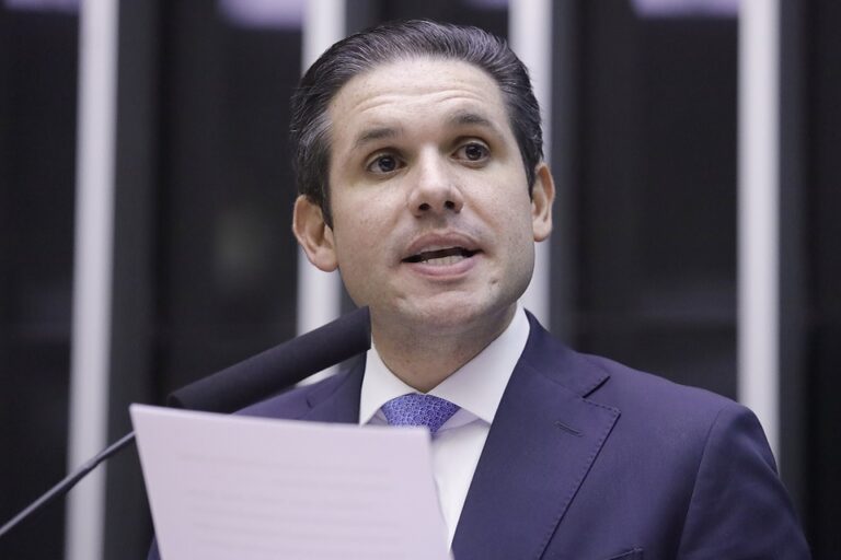 Presidente da Câmara dos Deputados promete prioridade a medidas para proteger exportadores e defende diplomacia