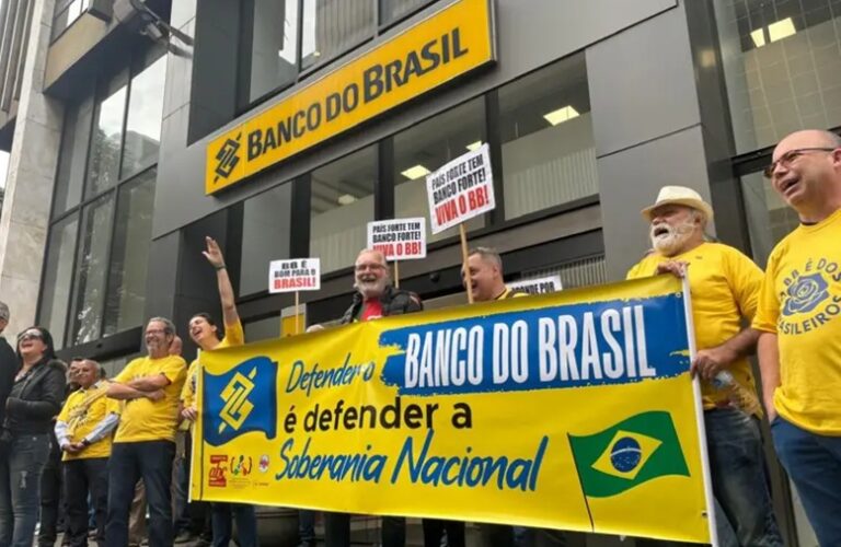 Como grupos de WhatsApp acreditaram em falsa ‘falência’ devido a sanções dos EUA