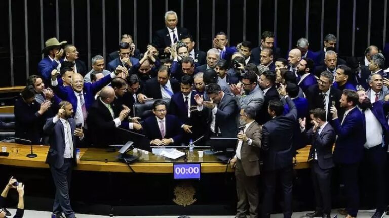 Quem são os 14 deputados que podem ser punidos por motim e o que pode acontecer com cada um