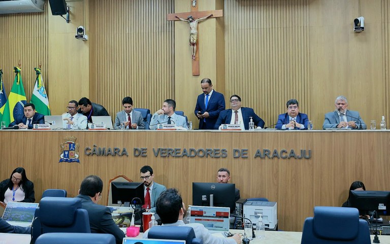 Câmara de Aracaju recebe representantes do transporte público para debater sobre ônibus elétricos na cidade