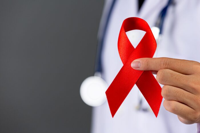 Entenda por que cura da Aids pode alcançar primeiro crianças infectadas com HIV
