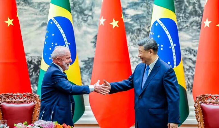 Lula conversa com Xi Jinping sobre tarifaço dos EUA