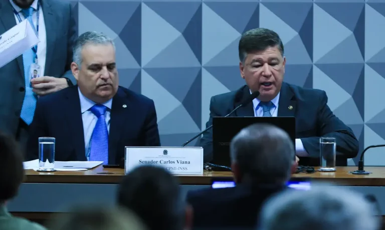 Oposição elege presidente e relator da CPMI do INSS
