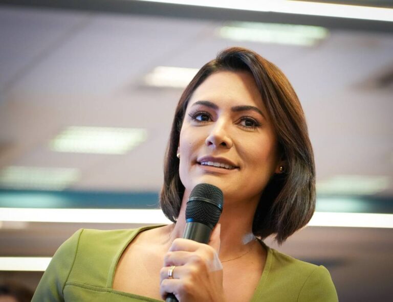 Michelle Bolsonaro volta a negar candidatura à Presidência em 2026, porém lidera em pesquisas ao Senado pelo Distrito Federal