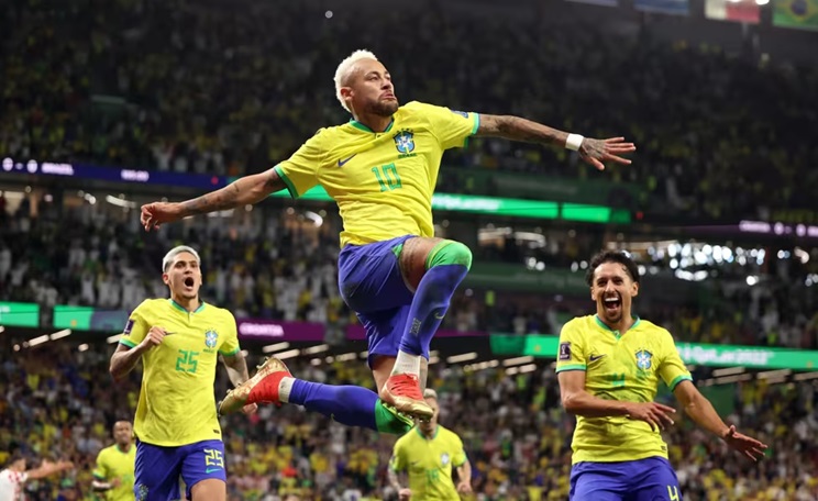 Em eliminação na Copa, Neymar iguala Pelé como artilheiro da Seleção