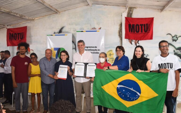 Prefeita de Aracaju assina cessão de terreno para construção e regularização de moradias no bairro Industrial
