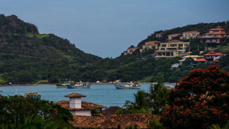 Praias famosas do Brasil são invadidas por facções criminosas