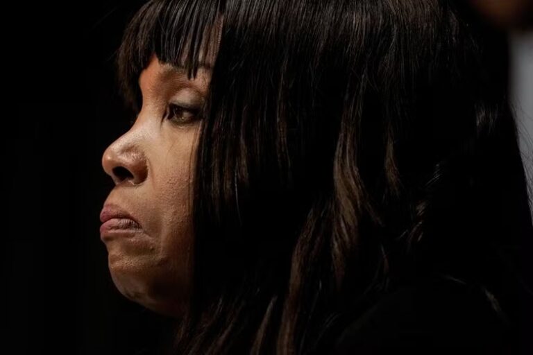 Fed diz que Lisa Cook e diretores só podem ser afastados ‘por justa causa’