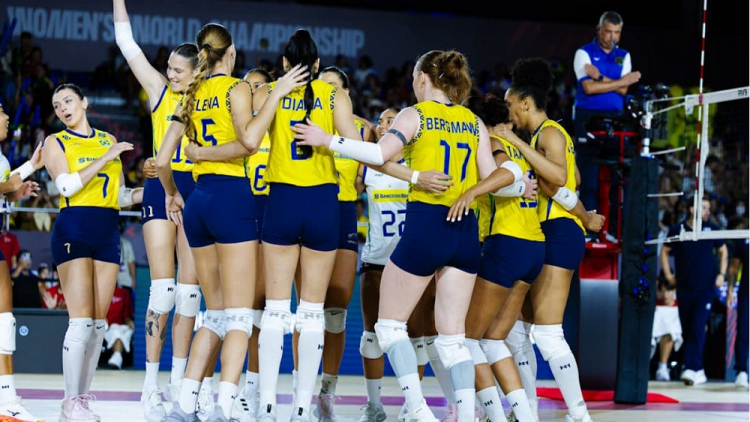 Seleção brasileira feminina de vôlei vence França e avança às oitavas de final