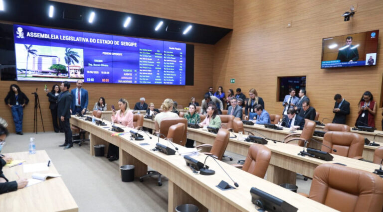 Governo garante reajuste de 10% pelo terceiro ano consecutivo aos 18,3 mil servidores dos PCCVs