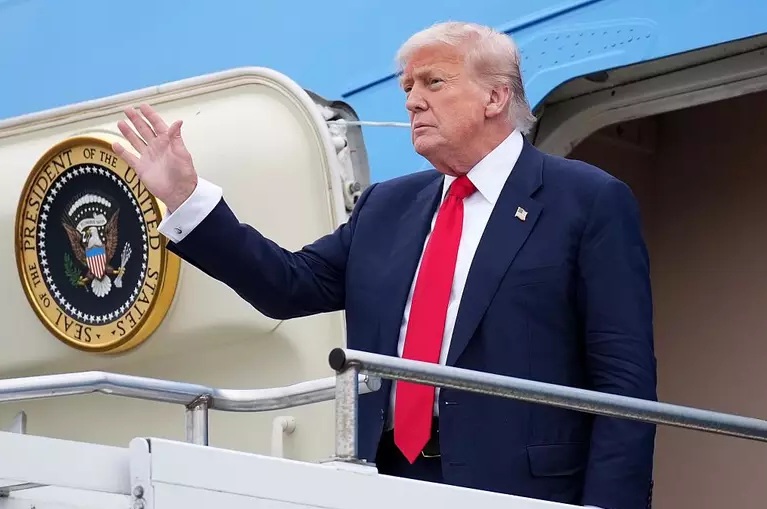 Juíza dos EUA interrompe esforço de Trump para expandir deportações aceleradas