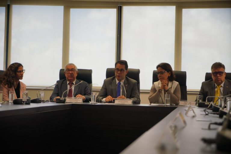 Prefeita de Aracaju comparece ao Ministério Público de Sergipe para explanar sobre construção do Plano Diretor da capital